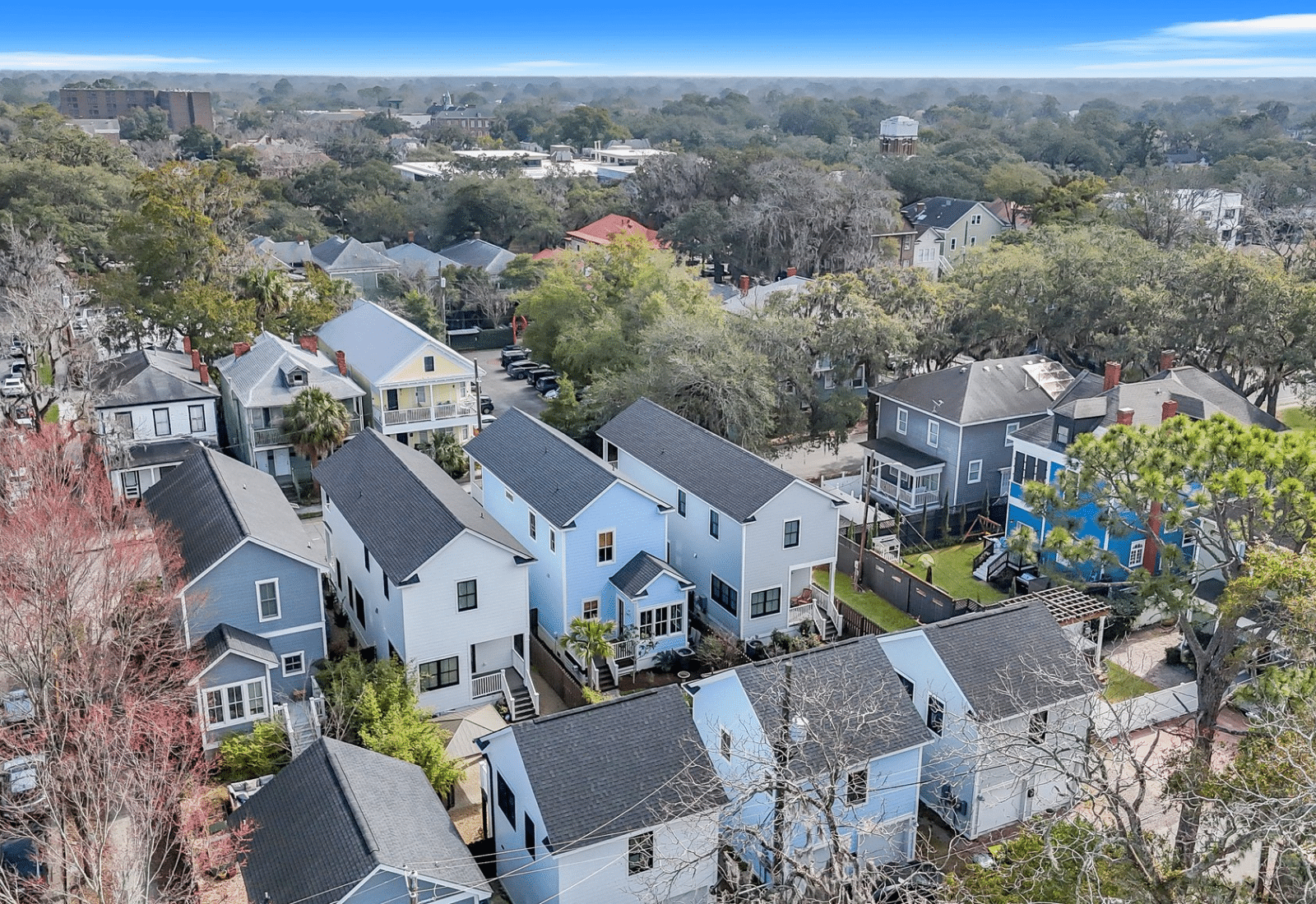 Savannah Georgia neighborhood homes showing real estate value based on curb appeal and location