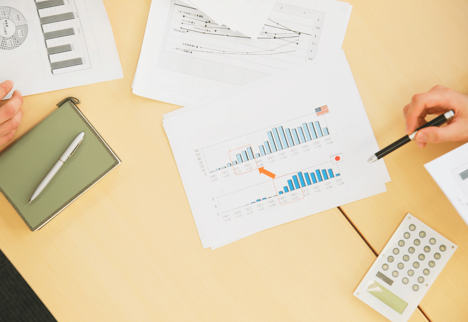 Chart showing declining U.S. 30-year mortgage rates over months in 2025